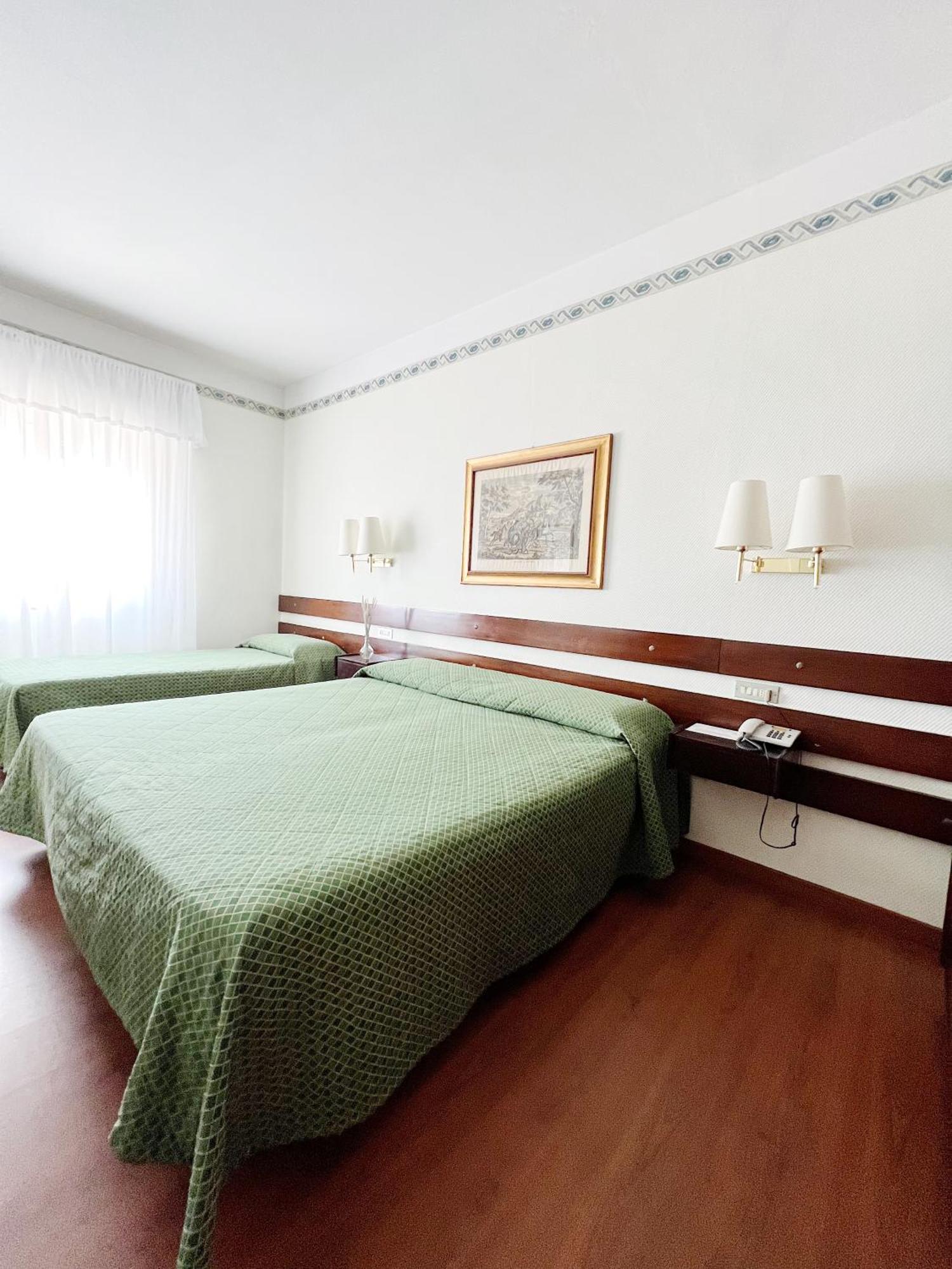 Hotel Piccadilly Lido di Camaiore Exterior photo