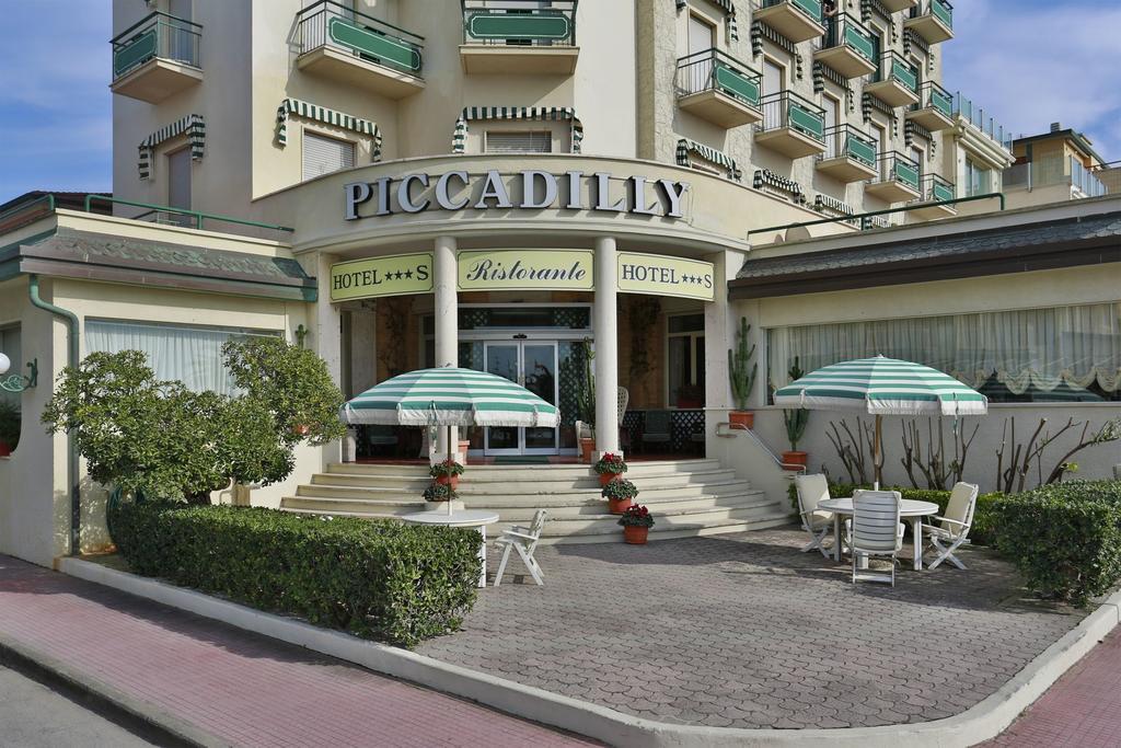 Hotel Piccadilly Lido di Camaiore Exterior photo