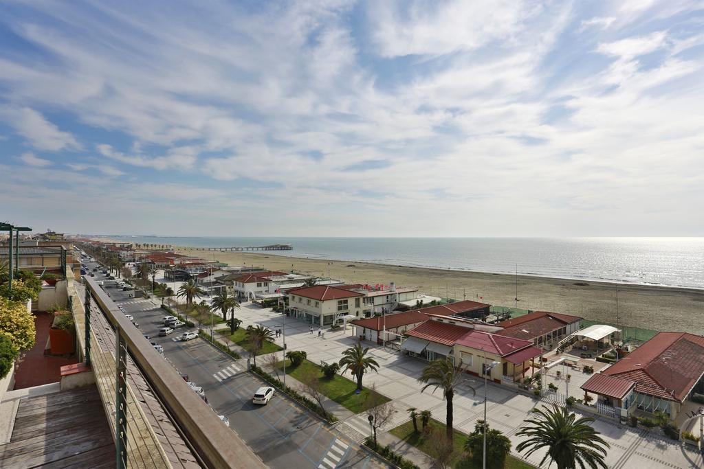Hotel Piccadilly Lido di Camaiore Exterior photo