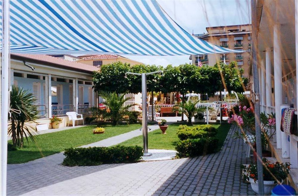 Hotel Piccadilly Lido di Camaiore Exterior photo
