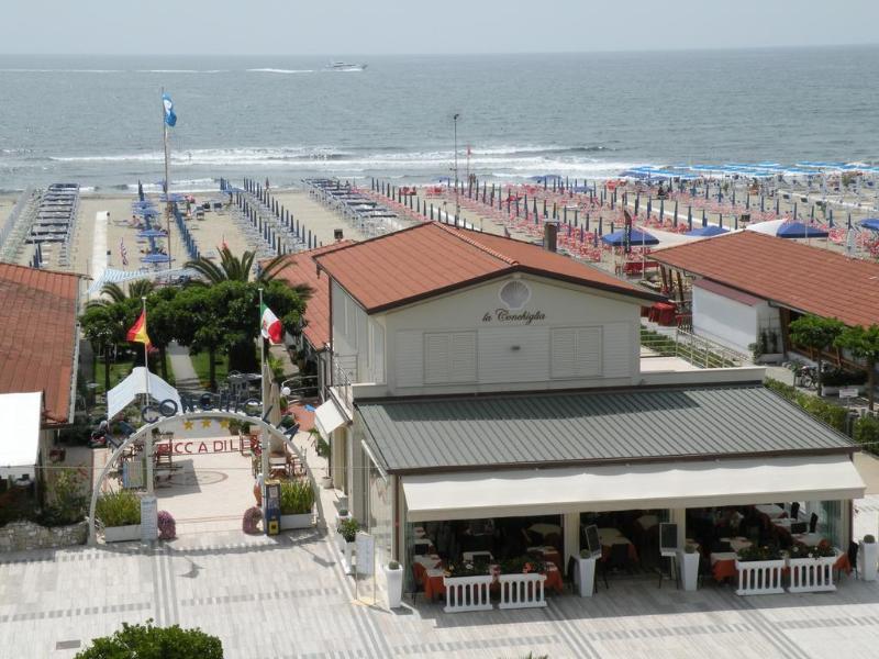 Hotel Piccadilly Lido di Camaiore Exterior photo